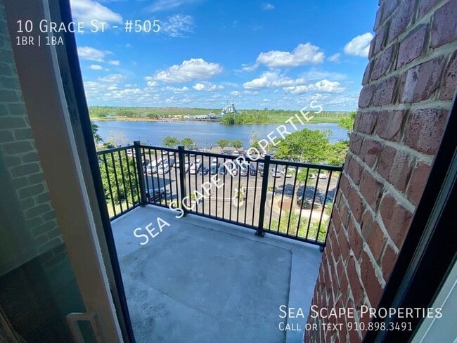 Building Photo - Apartment with Waterview in Downtown Wilmi...