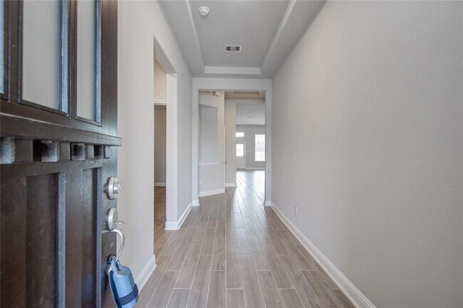Building Photo - 12704 Southern Oaks Landing