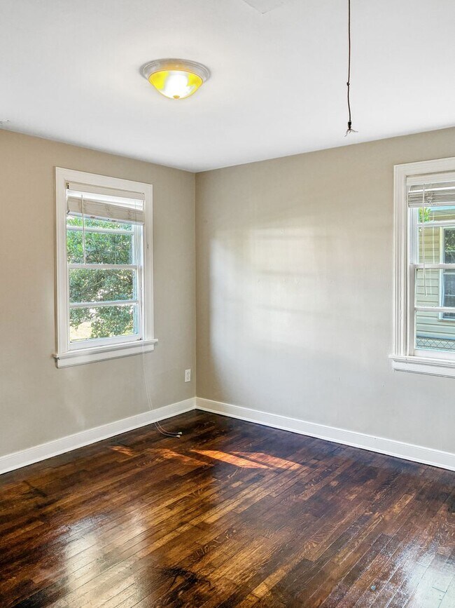 Building Photo - Newly Remodeled 3 Bedroom Home - Northside...