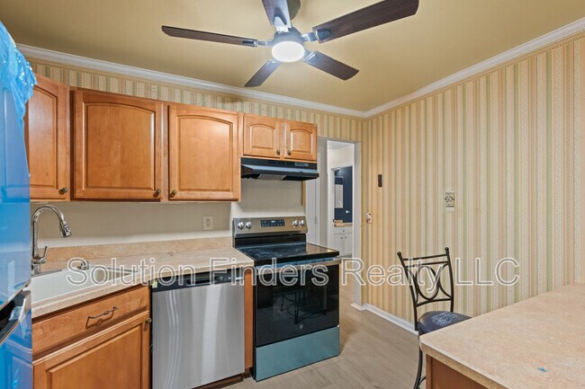 Building Photo - 211 Crocker Dr
