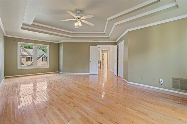 Building Photo - 4567 Madison Pl Ln E