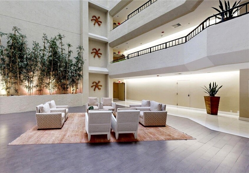 Building Photo - 201 Crandon Blvd