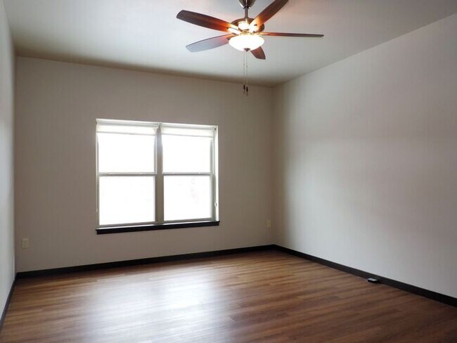 Building Photo - $1,635| 2 Bedroom, 2 Bathroom 1st Floor Condo | Pet Friendly* | Available for August 1st, 2026 Mo...