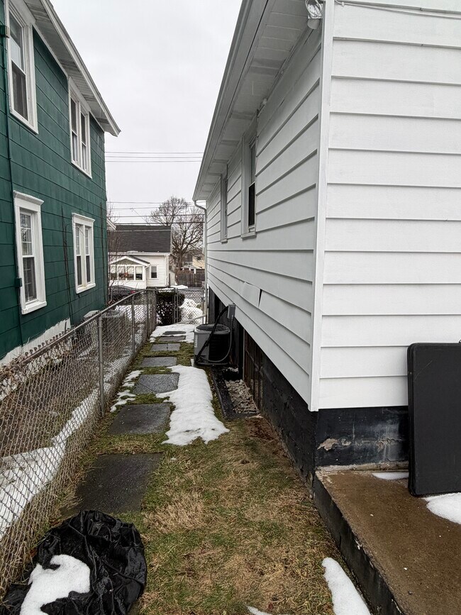 Building Photo - 152 Clover Ridge Dr