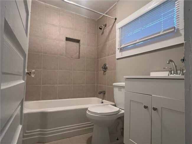 Building Photo - 21 Quarry St