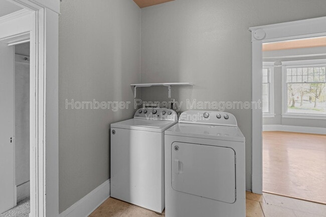 Building Photo - 922 4th St