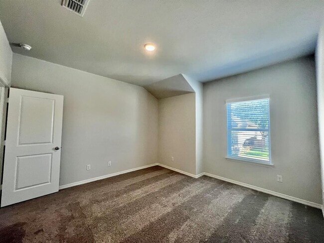 Building Photo - 1815 Waters Branch Dr