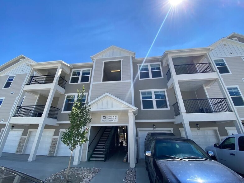 Building Photo - 1831 W Newcastle Ln