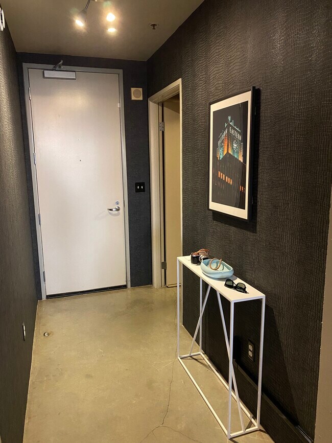 Building Photo - 849 S Broadway