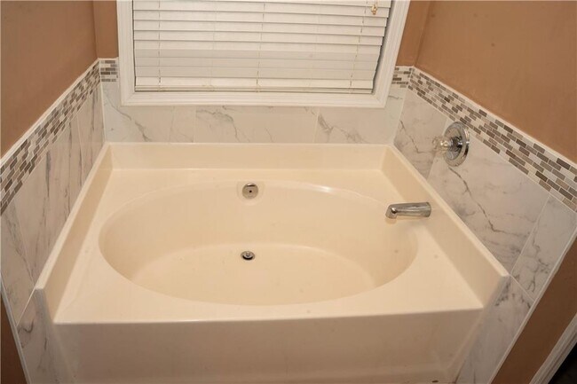 Building Photo - 2581 Southhaven Ln