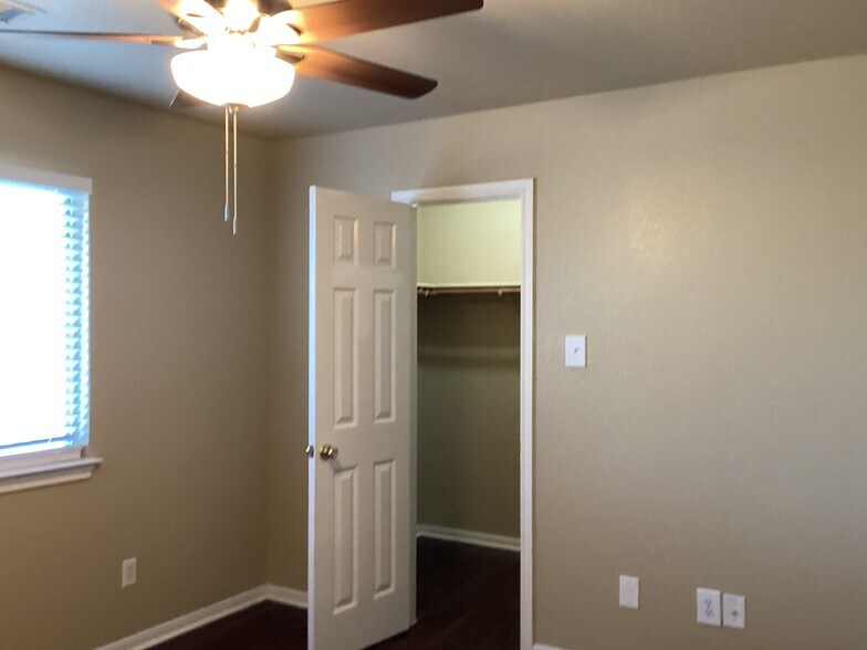 Building Photo - 3608 Cheyenne St