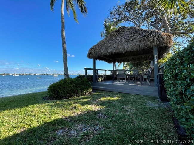 Building Photo - 5600 N Flagler Dr