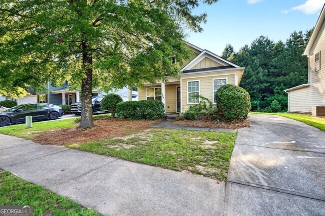 Building Photo - 744 W Vincent Dr