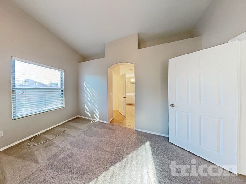 Building Photo - 45539 W Sky Ln