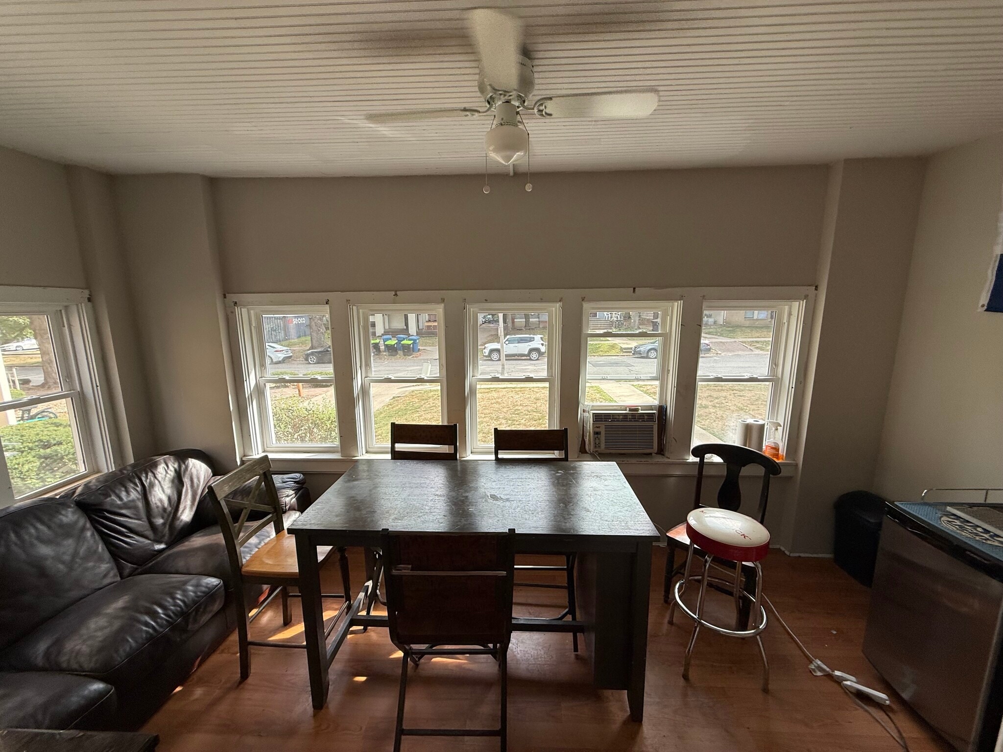 Building Photo - 804 W Oregon St