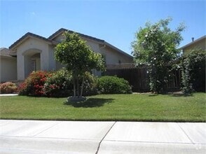 Building Photo - 4 Bedrooms 2 bath home in Wild Horse Commu...