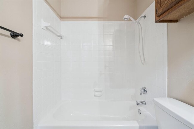 Building Photo - 16404 Del Mar Dr
