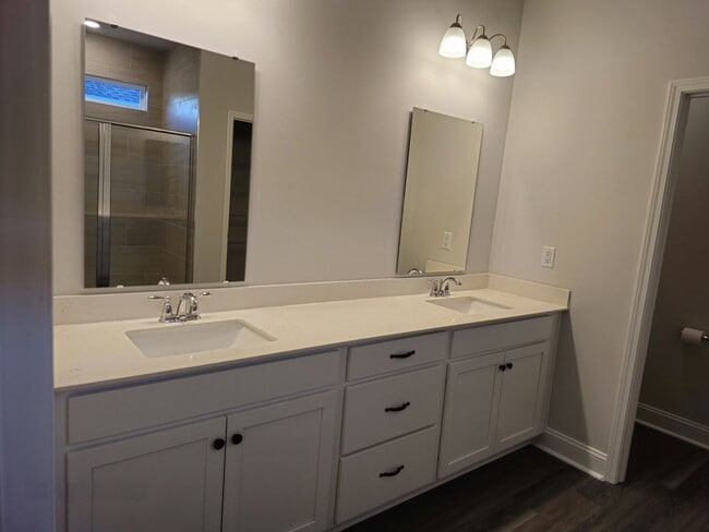 Building Photo - Live the Dream: Luxury Golf Course Living Awaits!