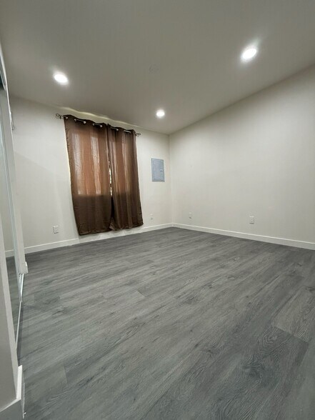 Building Photo - 10696 Walnut St