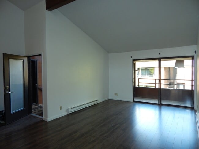 Building Photo - 355 W Deloney Ave