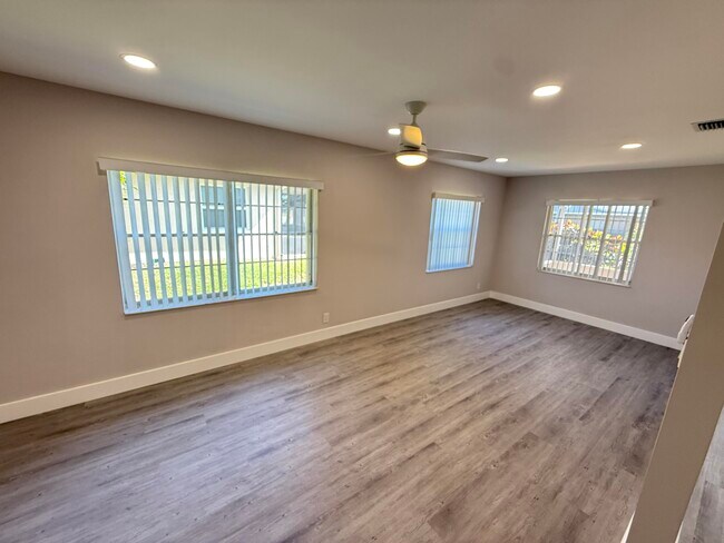 Building Photo - 6603 Overland Dr