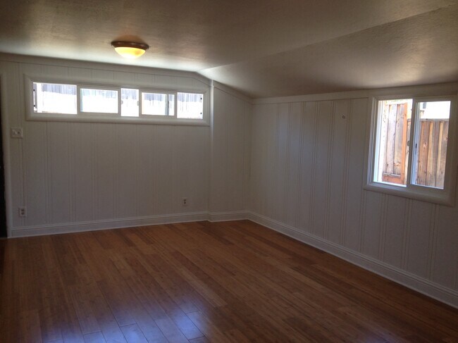 Building Photo - 415 Cedar St