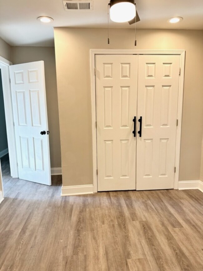 Building Photo - 919 Hobson