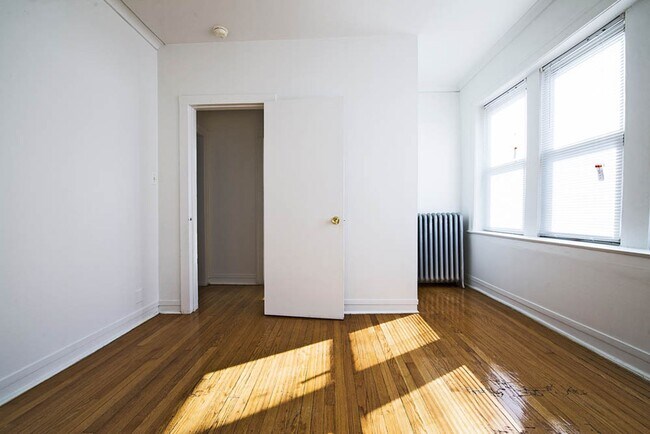 Building Photo - 1616 W 80th