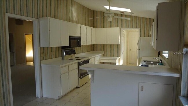 Building Photo - 7337 Oak Moss Dr