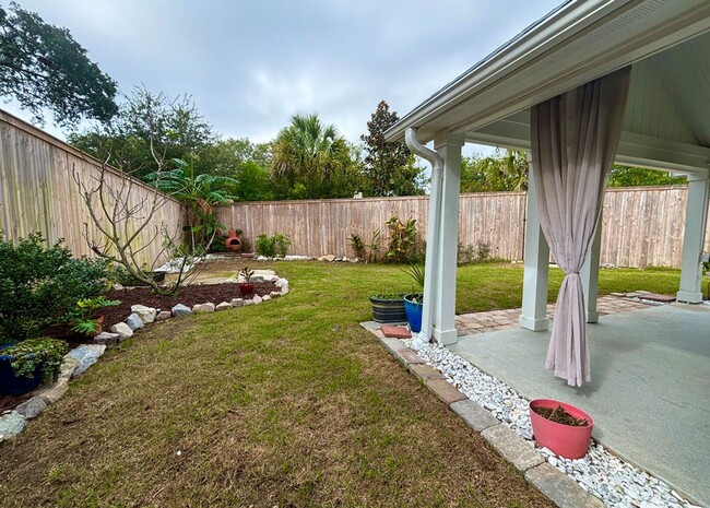 Building Photo - Available now. Gorgeous, Remodeled 3 BR/2 ...