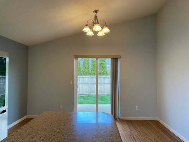 Building Photo - CHARMING Ranch-Style Home in Ridgefield, WA! 3 Bedrooms & 2 Baths! Walk-In Closet! Spacious Floor...