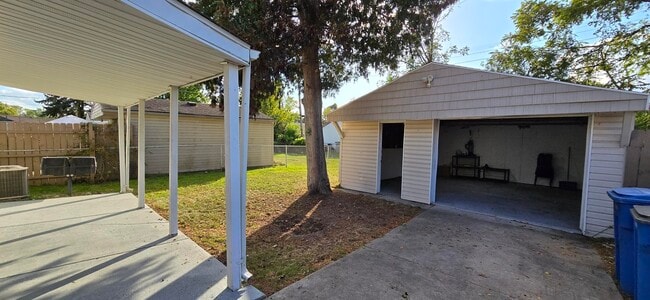 Building Photo - 4924 Hipp St