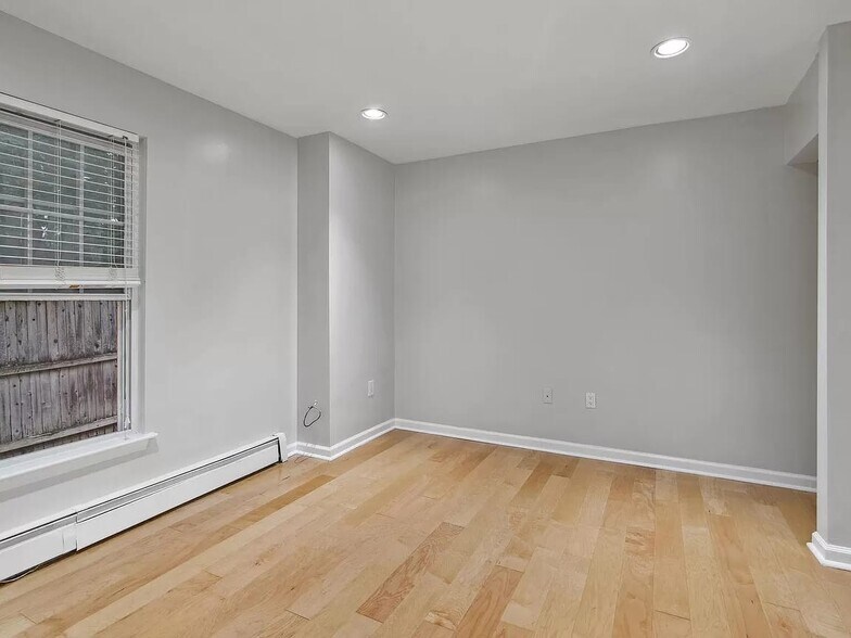 Building Photo - 275 Hamilton Pl