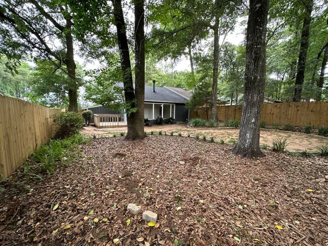Building Photo - Beautifully maintained 2/1 in Brewster Est...