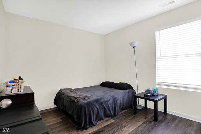 Building Photo - 5549 Wild Horse Dr