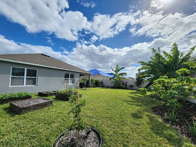 Building Photo - Beautifully 4-Bedroom, 2-Bath house in Lak...