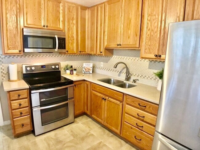 Building Photo - Charming 3/2 home in South Tampa