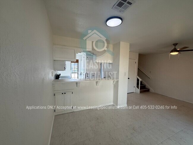 Building Photo - West Norman 2 Bed 1.5 Bath Townhouse Available for Your Immediate Move!