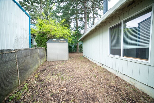 Building Photo - IKEMB02