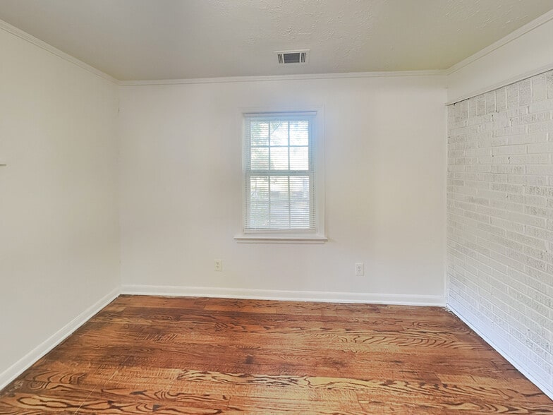 Building Photo - 816 Gertrude Pl NW