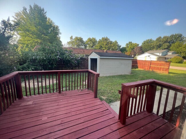 Building Photo - 2026-2028 Lindbergh