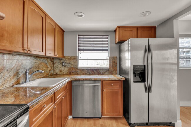 Building Photo - 1345 West Ave