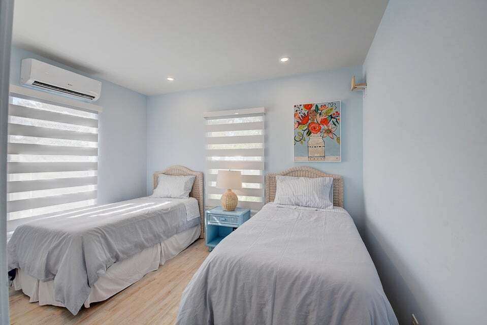 Building Photo - 212 SW 1st Ave