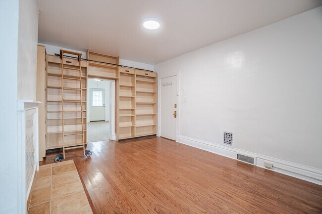 Building Photo - 2230 Tilbury Ave