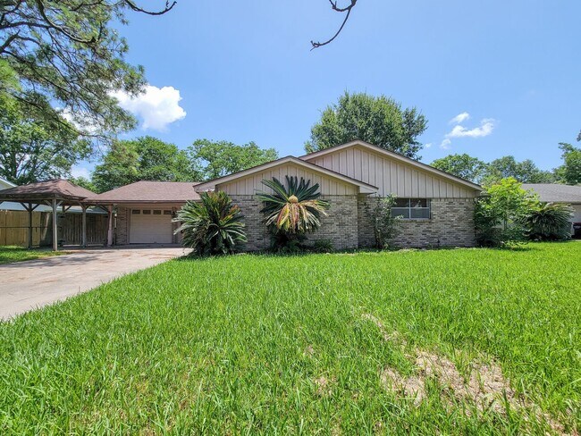 Building Photo - 1703 Raintree Dr