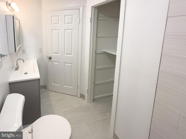 Building Photo - 303 Dove Ct