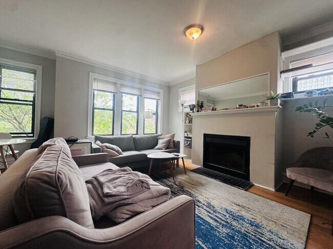 Primary Photo - 2 bedroom in Chicago IL 60657