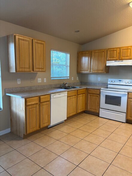 Building Photo - 35 Brunswick Ln