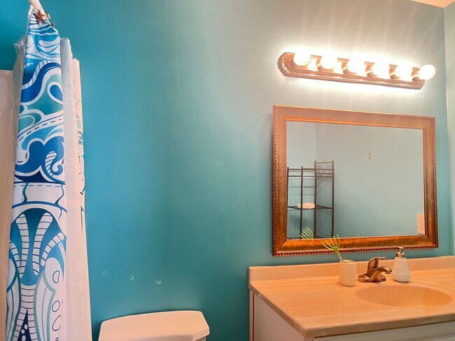 Building Photo - Furnished NMB Three-Bedroom Townhome is less than one mile from the Beach! Available Now!