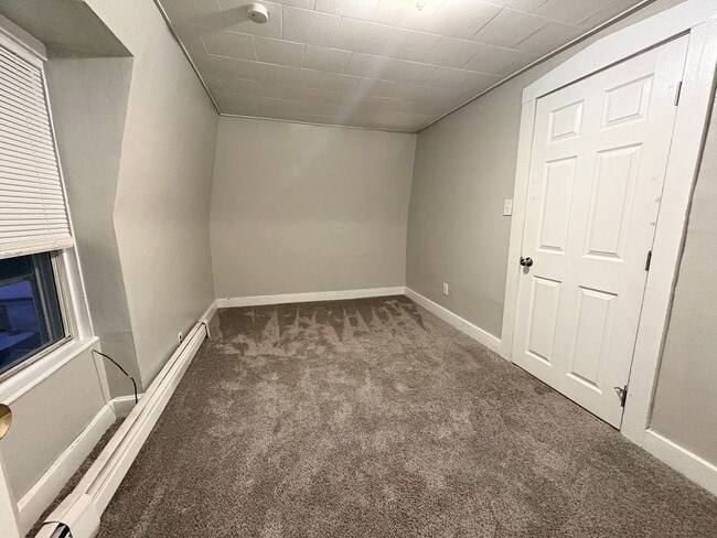 Building Photo - 72 Wales St